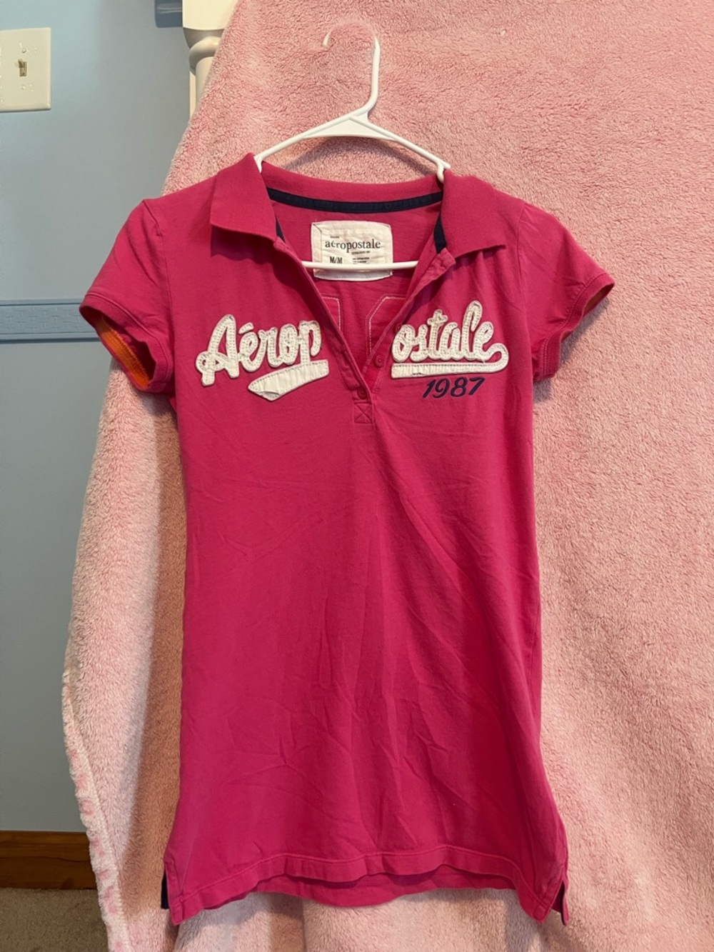 Vintage 2000’s Aeropostale Hot Pink Women’s Polo with Logo